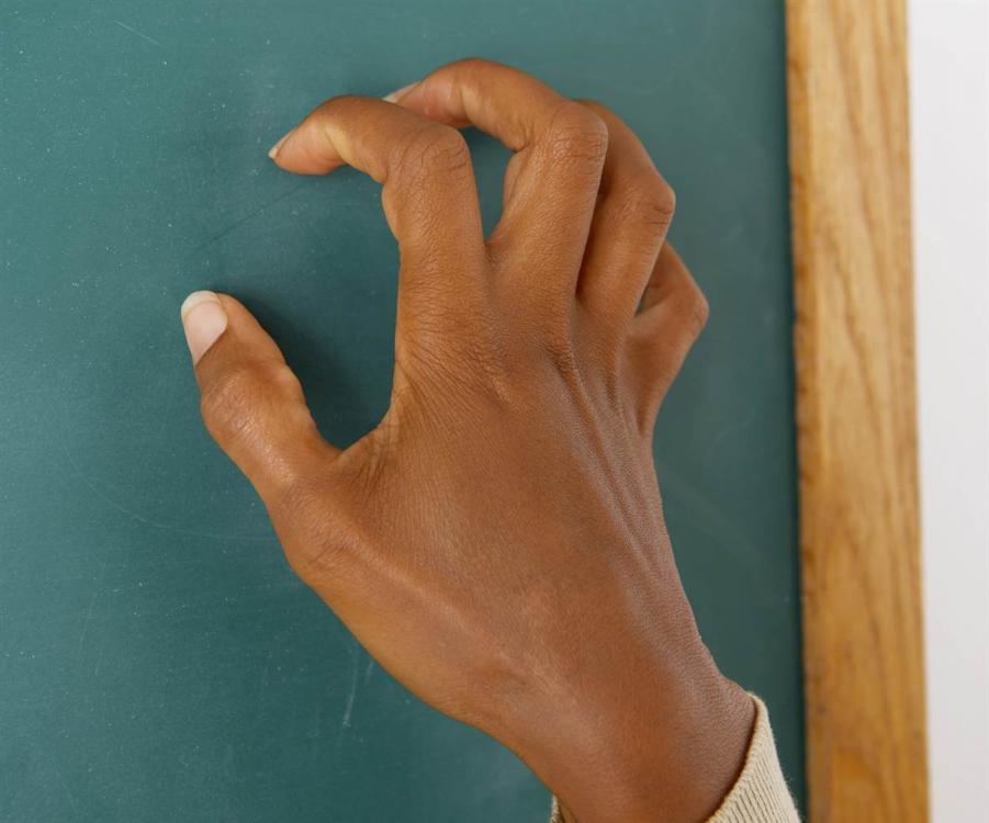 1c4344897-121017-nails-chalkboard-kb-1209p.nbcnews-ux-2880-1000.jpg